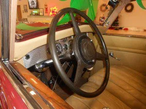 1933 Duesenberg dashboard