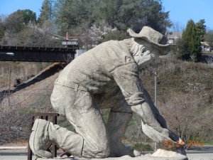 gold miners statue auburn california