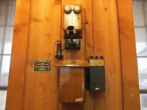 magneto wall pay station