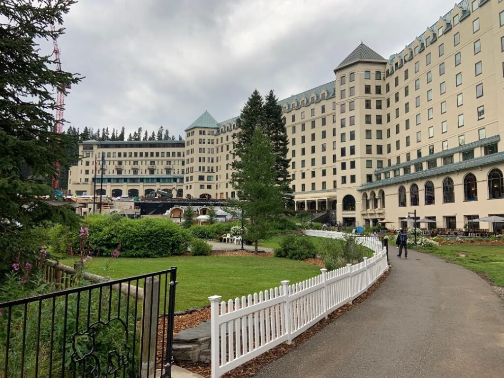 lake louise hotels